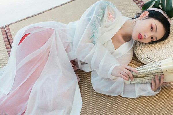 杭州,这座漂亮的江南水乡,自古以来就享有人间天国的美誉。在这座繁华的都会中,有一种服务能让人们在告急繁忙的生存中找到一丝平静与舒服,那就是杭州按摩小妹的专业保健按摩。她们以精深的武艺,为顾客舒缓疲惫,带来一段享受舒服的韶光。 杭州,这座漂亮的江南水乡,自古以来就享有人间天国的美誉。在这座繁华的都会中,有一种服务能让人们在告急繁忙的生存中找到一丝平静与舒服,那就是杭州按摩小妹的专业保健按摩。她们以精深的武艺,为顾客舒缓疲惫,带来一段享受舒服的韶光。